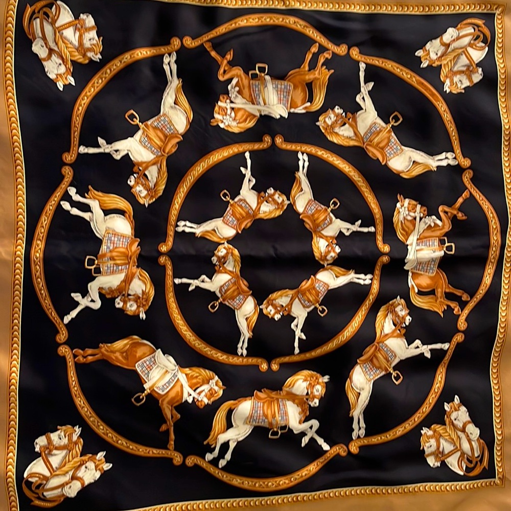 34”34 classic Burberry silk horse scarf